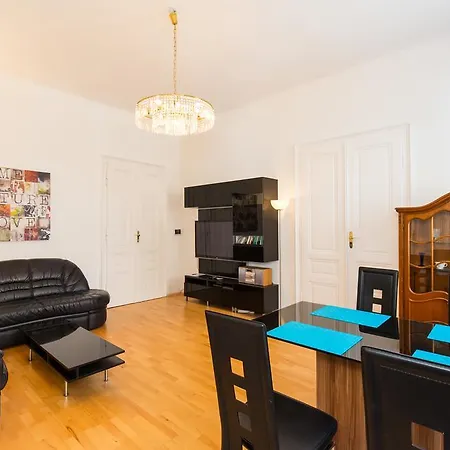Wunderschone Altbauwohnung Von 1900 *