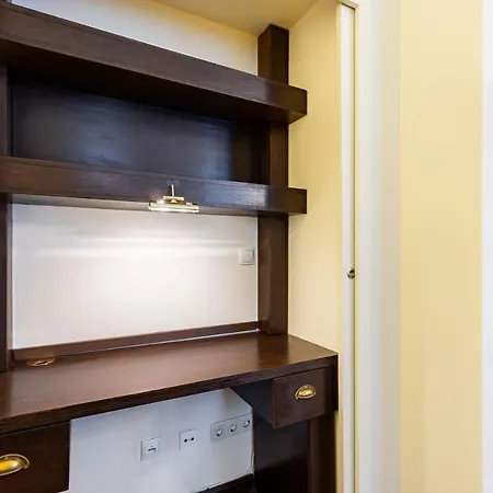 Apartment Luxury 2-bedroom 15 Min Away From Schonbrunn Castle Vienna
