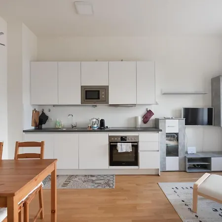 Apartment An Der Donau, 10 Minuten Ins Zentrum, Klimaanlage *