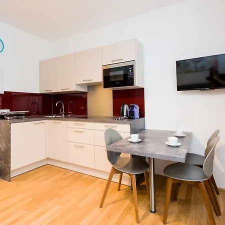 Apartament Castellez 1020 *