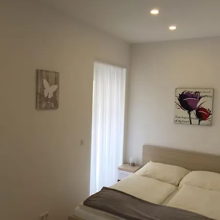 New - 10 Min Downtown Apartment *