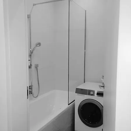 New - 10 Min Downtown Vienna