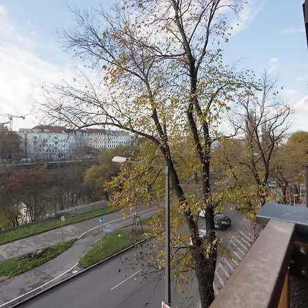 Apartment An Der Donau, 10 Minuten Ins Zentrum, Klimaanlage *