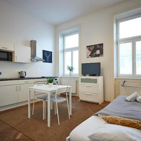 Close To Metro Iii Apartment