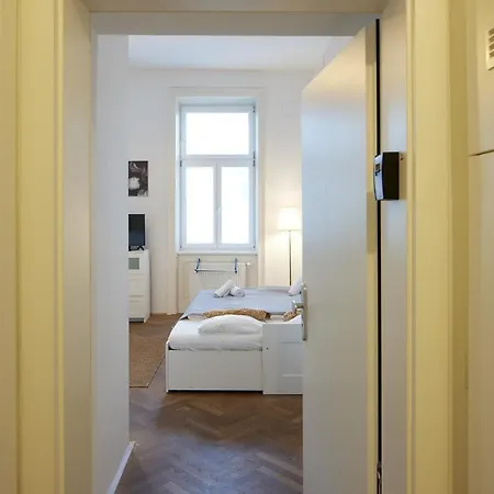 Close To Metro Iii Apartment