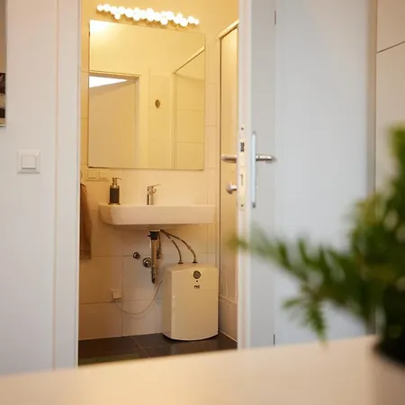 Close To Metro Iii Apartment