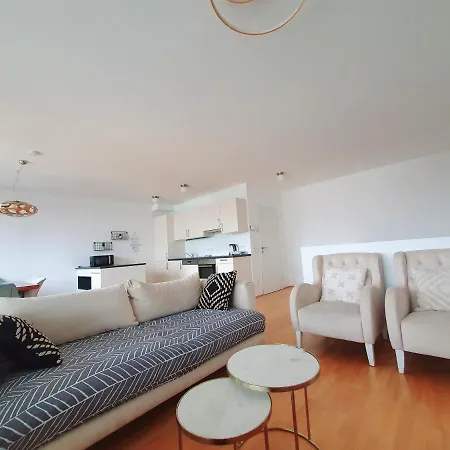 Near Lake Two Bedroom Duplex Vienna