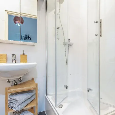 Beautiful - 12 Minutes To Center Apartment *