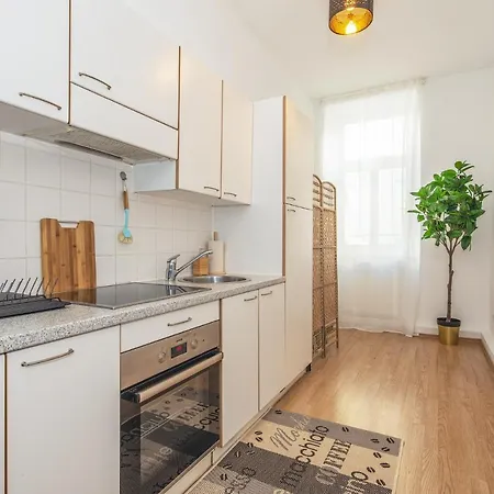Beautiful - 12 Minutes To Center Apartment *