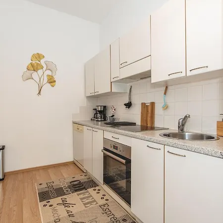 Beautiful - 12 Minutes To Center Apartment Vienna