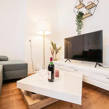 Coupledream - 10min To Center! Apartment