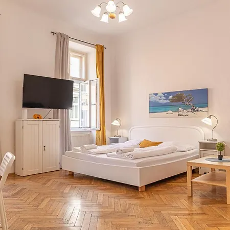 Peerles 2br Apt. Perfectly Situated&well Connected Apartment *