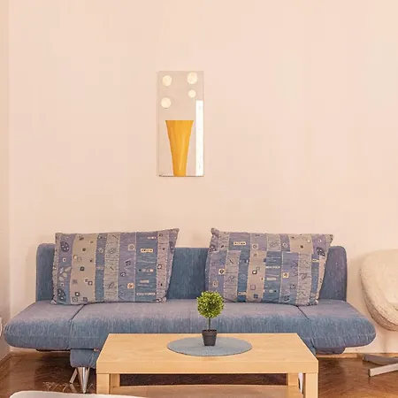 Apartment Peerles 2br Apt. Perfectly Situated&well Connected