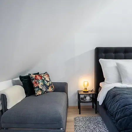 Stilvolle Dachgeschosswohnungen Mit Balkon In Innenstadt Naehe *