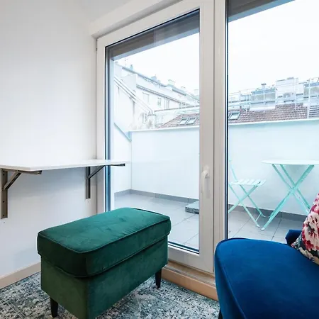 Stilvolle Dachgeschosswohnungen Mit Balkon In Innenstadt Naehe