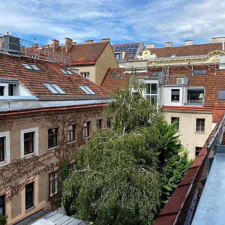 Stilvolle Dachgeschosswohnungen Mit Balkon In Innenstadt Naehe Apartment