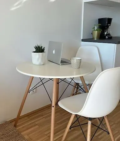 Apartment New! Near Schonbrunn Palace Vienna