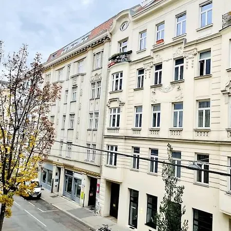 City-center-apartment Hip Area, Big & New Apartment