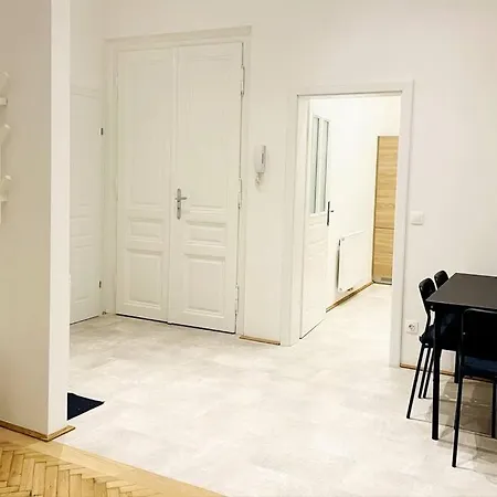 Apartment City-center-apartment Hip Area, Big & New *