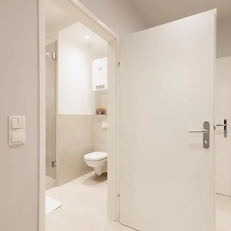 Crown 6 Apartment *