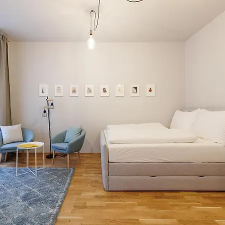 Crown 6 Apartment *