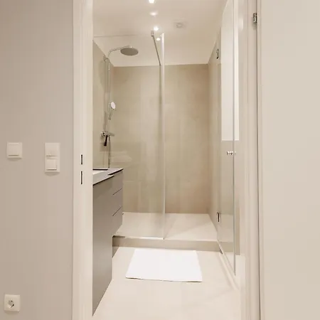 Crown 6 * Vienna