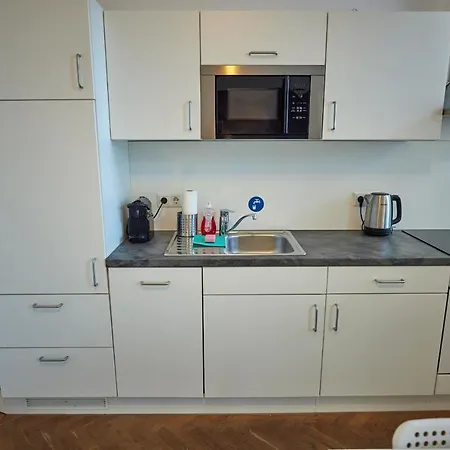 Close To Metro Iii Apartment *