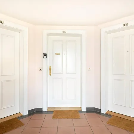 Yeshello Station Apartment *