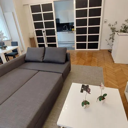 Apartment Romantic Living By Interhome Vienna