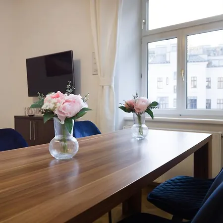 Cozy And Brand New 1 Bedroom In Apartment *