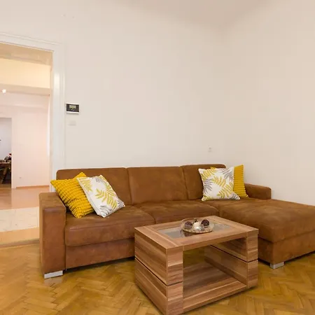Apartment Cozy And Brand New 1 Bedroom In *