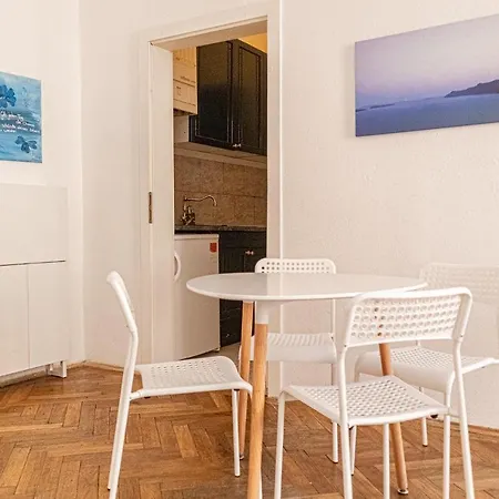 Apartment Peerles 2br Apt. Perfectly Situated&well Connected *