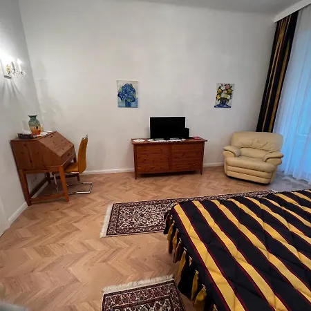 S&e Apartment *