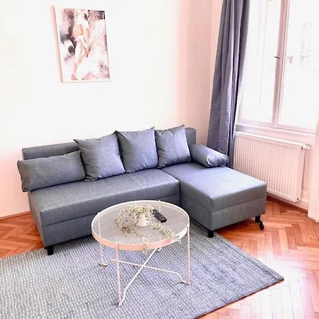Brand New Spacious & Stylish Aptmt In City-centre *