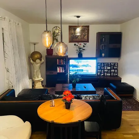 In Center Near U6,u3 And Westbahnhof Homestay