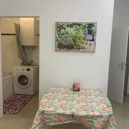 Super Location Train Metro Bahnhof Meidling Single Apartment