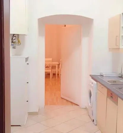 Premier Studio 2p Lg Apartment