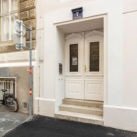 St. Elizabeth 2 Apartment *