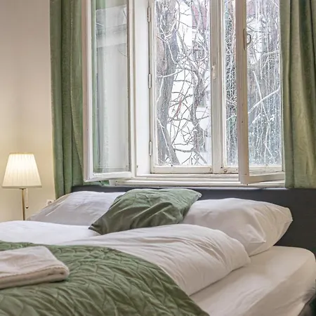 Апартаменты Friendly 4br Shared Apt- Near Downtown *
