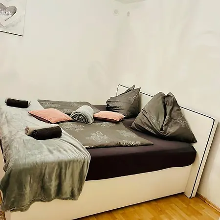 & Business 1150 Apartment