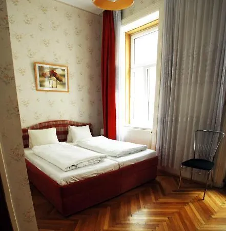 Arpi Bed & Breakfast 3*