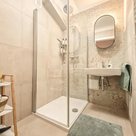 Feelhome - Design - Kitchen - Kingbed - Smart Tv Apartment *