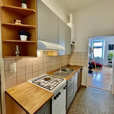 Nice Close To City Center Apartment *