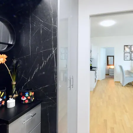 Apartment Skyscraper-feeling With Parking Nearby *