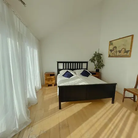 Luxury 150m2 In Desirable Area Of Historic Wien