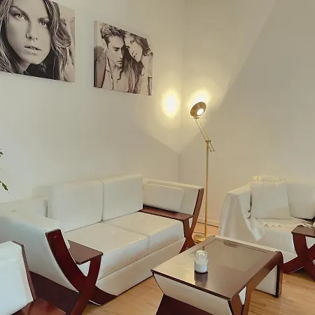 Luxury 150m2 In Desirable Area Of Historic Apartment Vienna