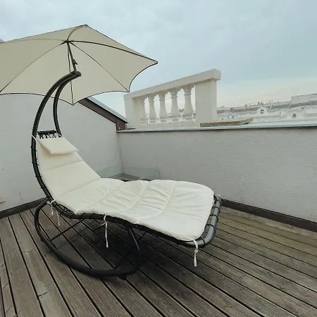 Luxury 150m2 In Desirable Area Of Historic Apartment Vienna
