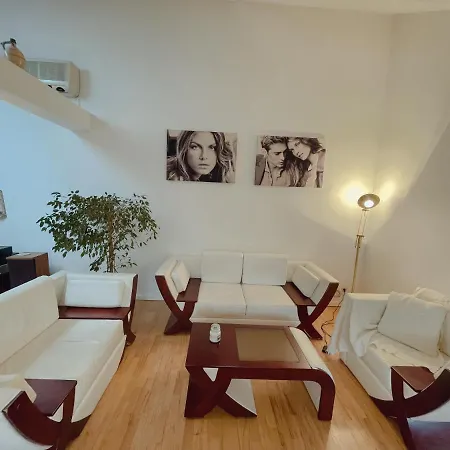 Luxury 150m2 In Desirable Area Of Historic *