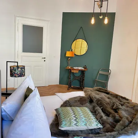 Loft2be, Loft For 8 *