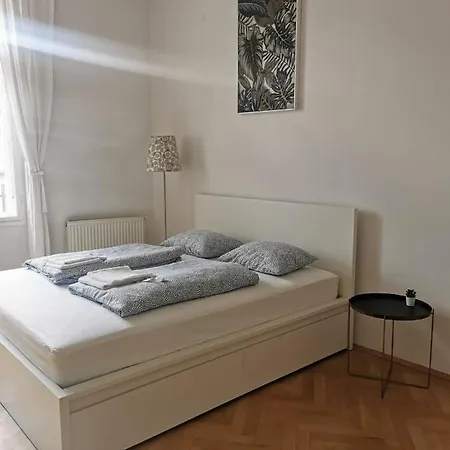 Apartment Mariahilfer 4 Min To The Shopping Center And Schoenbrunn Palace *